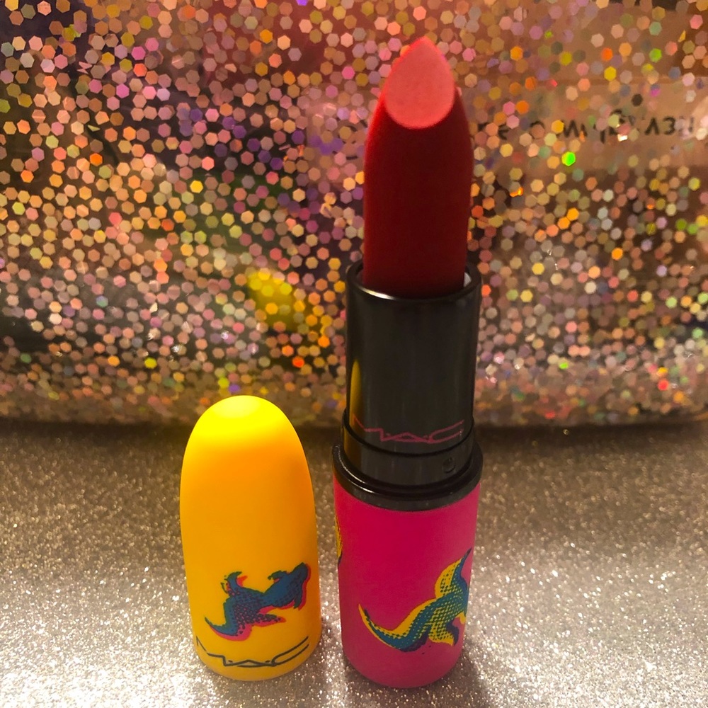 BNIB! MAC Powder Kiss Lipstick 💄 in Healthy, Wealthy and Thriving